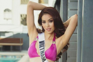 Hoa hậu Phạm Hương nóng bỏng với bikini tại Miss Universe
