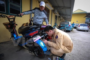 Hà Nội: Ngày đầu đăng ký xe máy điện có 43 xe được gắn biển
