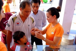 Khách hàng hào hứng thử nghiệm Internet tốc độ cao 4G của Viettel
