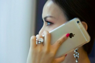 Tỷ phú Chính Chu tặng ca sĩ Hà Phương nhẫn kim cương 22 tỷ đồng
