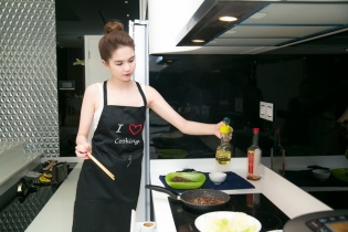 Khoảnh khắc giản dị thường ngày của Ngọc Trinh