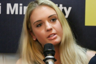 Bạn gái xinh đẹp của Lee Nguyễn giao lưu với khán giả TP HCM