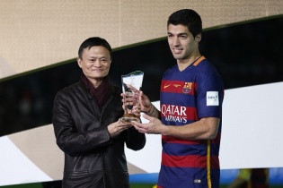 Vượt qua Messi, Suarez đoạt Quả bóng vàng FIFA Club World Cup
