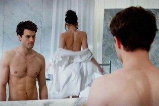Phim 18+ "50 sắc thái" nhận 6 đề cử Mâm xôi vàng