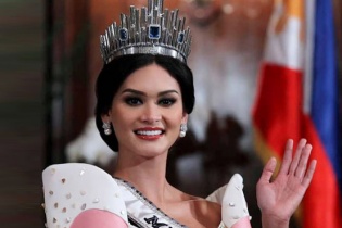 Tân Hoa hậu Hoàn vũ sẽ đi xét nghiệm HIV