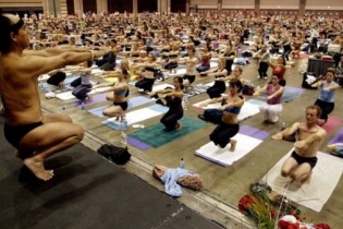 Thầy yoga phải nộp phạt 7,5 triệu USD vì quấy rối tình dục