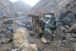 Quảng Ninh: Hàng nghìn m3 đất đá sạt lở vùi lấp 3 người