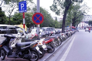 Điểm trông giữ xe ở Hà Nội mọc lên như nấm, tăng giá bát nháo