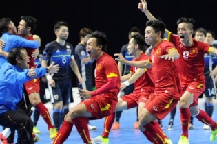 Tuyển thủ futsal Việt Nam tiết lộ phút phần khích đấm chảy máu miệng trợ lý thể lực
