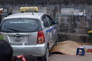 Bé trai bị taxi đâm ở đường Hồng Hà: Đa chấn thương hết sức nguy kịch
