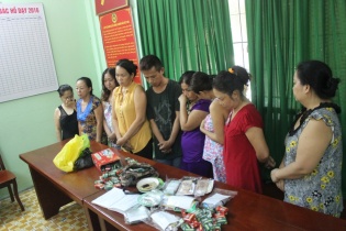 Sài Gòn: Bắt quả tang 9 con bạc nữ đang sát phạt nhau