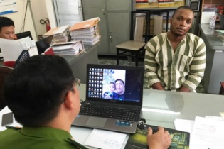 TP.HCM:  Bắt băng nhóm chuyên lừa tình phụ nữ Việt do người Nigieria cầm đầu 