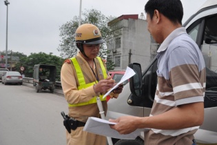 Quyết liệt xử lý xe khách "dù" đội lốt xe hợp đồng 