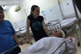 TP.HCM: Côn đồ xông vào bệnh viện chém người có mâu thuẫn với bác sỹ 