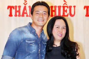 Quách Ngọc Ngoan sánh đôi cùng nữ doanh nhân Phượng Chanel tại sự kiện