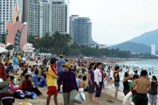 Nha Trang đông nghẹt khách du lịch