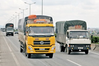 Sàn giao dịch vận tải VinaTrucking khan hàng