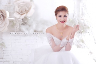 Siêu mẫu Kim Dung đẹp mơ màng với váy cưới
