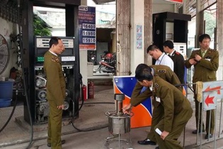 Hà Nội: Thủ đoạn ăn gian tiền tỷ ở hai cây xăng 