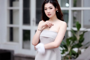 Tú Anh gợi cảm với váy quây