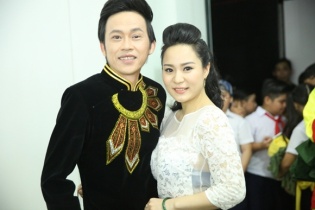 Con trai và con gái đến cổ vũ, ủng hộ Hoài Linh