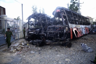 Hành khách tố tài xế xe khách Sơn Quy ăn bún khi đang lái xe