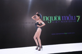 Vietnam’s Next Top Model: Thi sinh "phá bỏ mọi giới hạn" trong trang phục áo tắm 