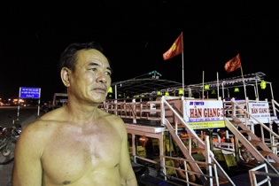 Cảm phục những "anh hùng" xuyên đêm giải cứu 43 nạn nhân vụ lật tàu