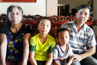 Cuộc đoàn tụ đẫm nước mắt sau 22 năm của người phụ nữ bị bán sang Trung Quốc