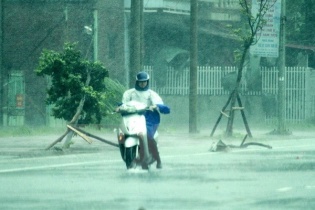Hà Nội sắp có mưa dông, đề phòng tố lốc và gió giật mạnh