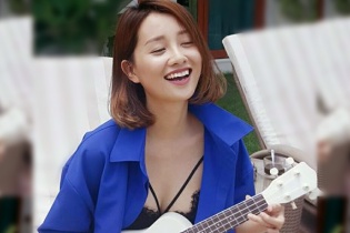 Biên tập viên Quỳnh Chi xinh đẹp và sành điệu không thua kém hotgirl 