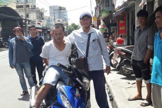 Hiệp sĩ Sài Gòn tóm gọn kẻ cướp điện thoại 800 USD của người nước ngoài