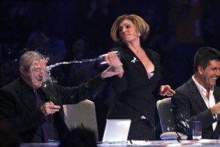 Bê bối các giám khảo sỉ vả, xô xát nhau trong show truyền hình