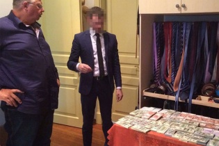 Cuộc sống xa hoa của Giám đốc Cơ quan Hải quan Nga 