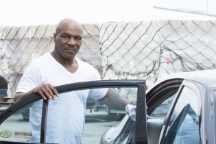 Võ sỹ thép Mike Tyson bất ngờ đến Việt Nam
