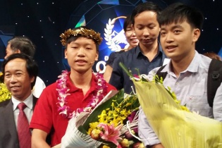 Vô địch "đỉnh Olympia" hàng ngày dậy từ 5h sáng bắt xe buýt đến trường