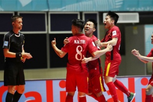Minh Trí lập hattrick, futsal Việt Nam có chiến thắng lịch sử tại World Cup