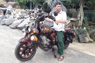 Độ xe mô tô độc đáo bằng gốc cây khiến dân chơi thèm khát