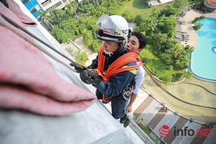 Hãi hùng cảnh đu dây thoát khỏi toà nhà KeangNam