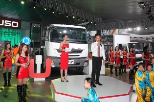 Vietnam Motor Show 2016: FUSO lần đầu ra mắt khách hàng Hà Nội