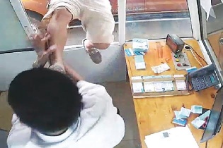 Sẽ triệu tập kiểm lâm đánh nhân viên thu phí