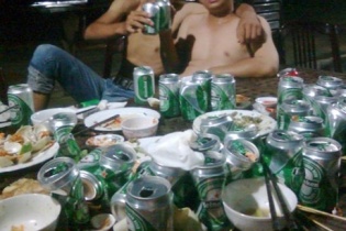 Người Việt uống bia: Đến nhà sản xuất cũng phải "ngán"