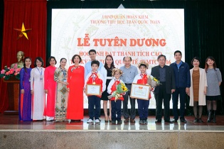 Trường Trần Quốc Toản khen thưởng học sinh đạt giải cao tại kỳ thi Toán WMTC 2016 