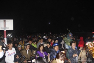 Đường vào chợ Viềng tắc "kỷ lục", dài hàng km