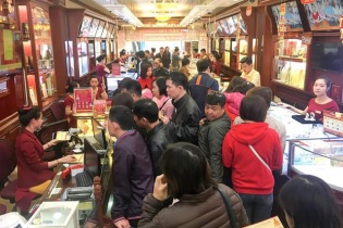 Nhà giàu "bày binh bố trận" săn vàng trước ngày vía Thần Tài