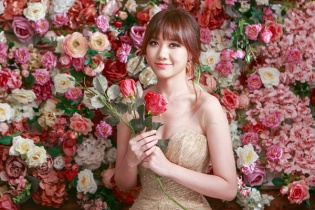 Hit của Hari Won bất ngờ được mua giá "khủng"