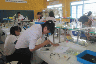 Khó kiểm soát tuyệt đối học sinh khi thực hành Hóa học 