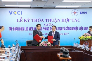 EVN ký thỏa thuận cùng VCCI đánh giá độ hài lòng của khách hàng