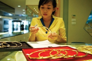 Giá vàng hôm nay 8/4: Chiến sự bùng nổ, vàng tăng mạnh