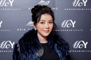 Lý Nhã Kỳ làm khách VIP trong buổi tiệc ở Hong Kong